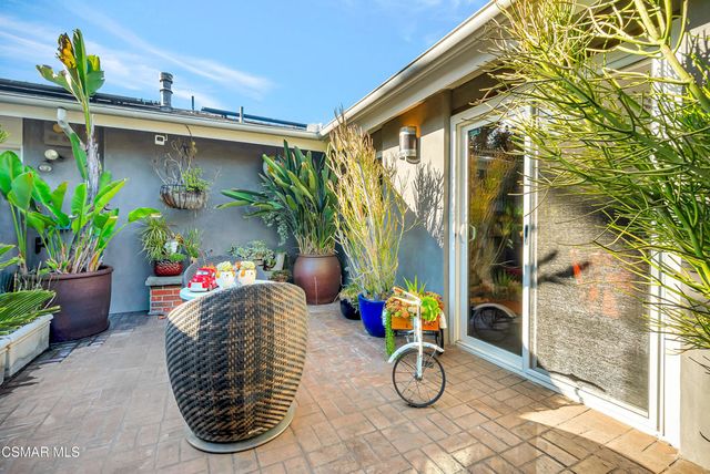 22335 De Grasse Drive, Calabasas, CA 91302