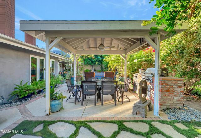 22335 De Grasse Drive, Calabasas, CA 91302