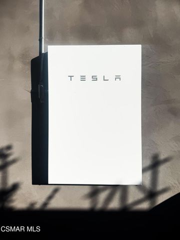 22335 De Grasse Drive, Calabasas, CA 91302