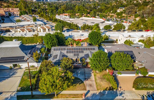 22335 De Grasse Drive, Calabasas, CA 91302