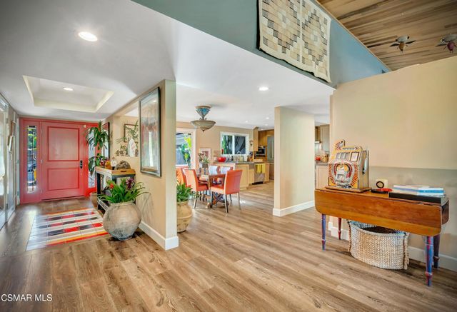 22335 De Grasse Drive, Calabasas, CA 91302