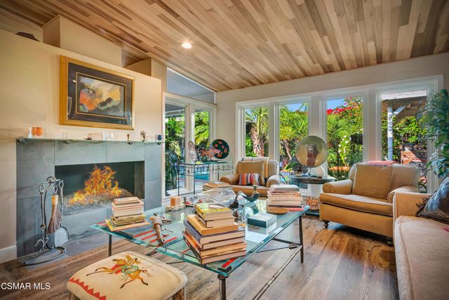 22335 De Grasse Drive, Calabasas, CA 91302