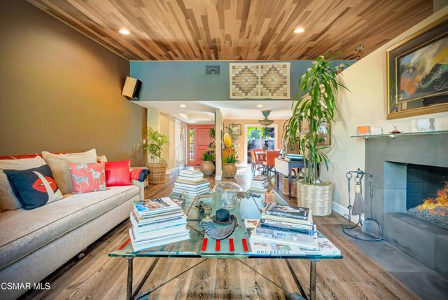 22335 De Grasse Drive, Calabasas, CA 91302