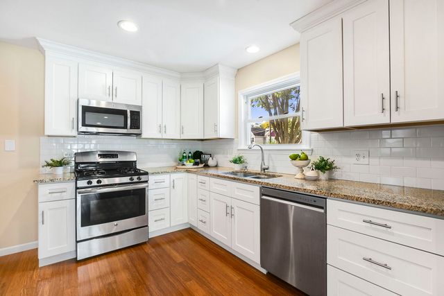 340 James Avenue, Mundelein, IL 60060