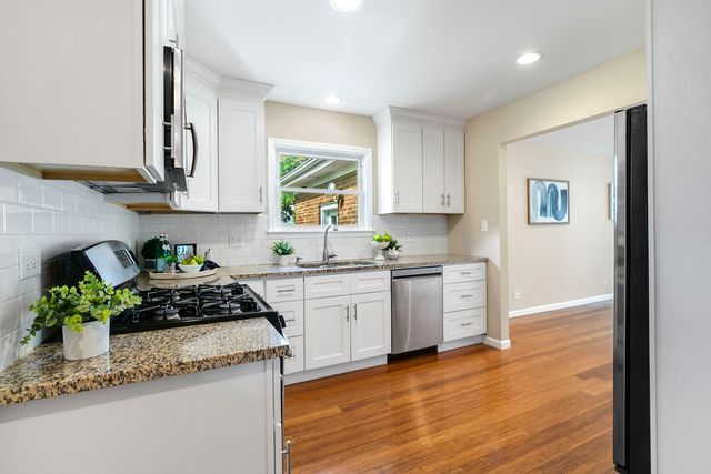 340 James Avenue, Mundelein, IL 60060