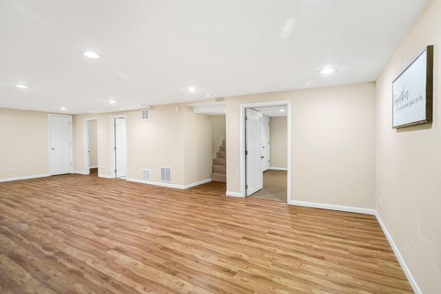 340 James Avenue, Mundelein, IL 60060