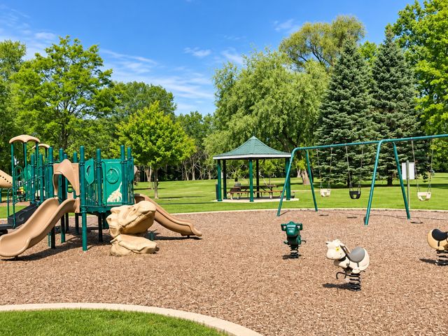 340 James Avenue, Mundelein, IL 60060