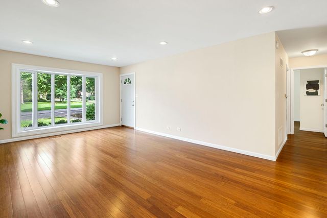 340 James Avenue, Mundelein, IL 60060