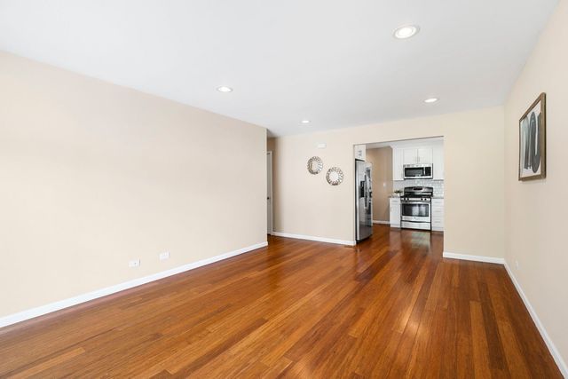 340 James Avenue, Mundelein, IL 60060