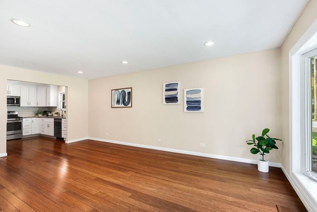 340 James Avenue, Mundelein, IL 60060