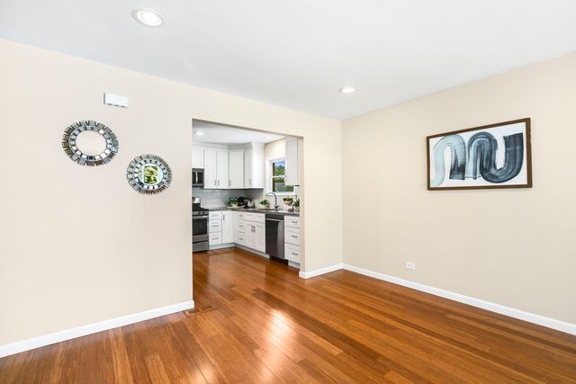 340 James Avenue, Mundelein, IL 60060