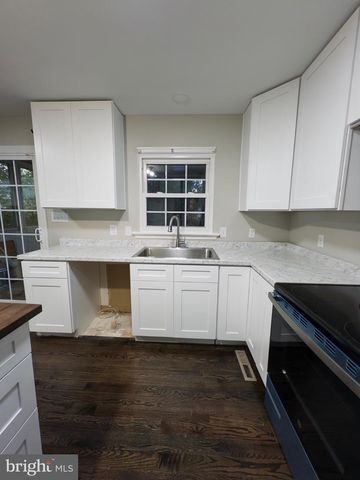 1411 MILESTONE DR, Fredericksburg, VA 22407