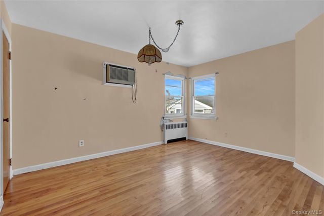 140 Arlington Avenue, Valley Stream, NY 11580