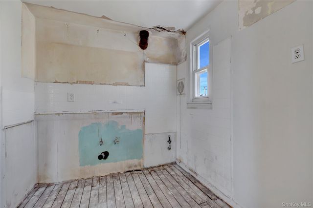 140 Arlington Avenue, Valley Stream, NY 11580