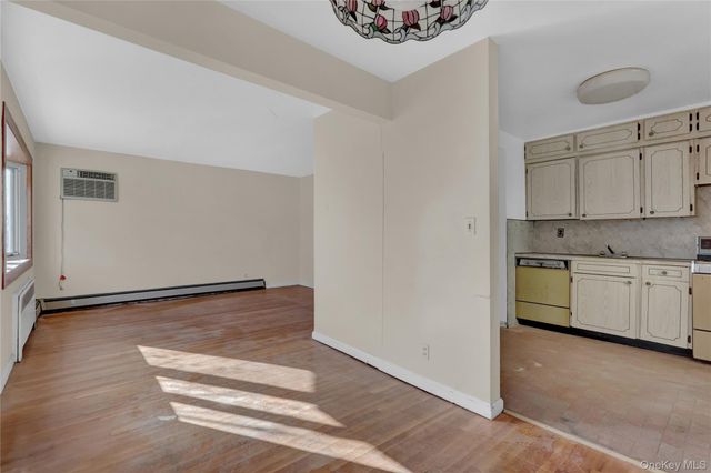 140 Arlington Avenue, Valley Stream, NY 11580