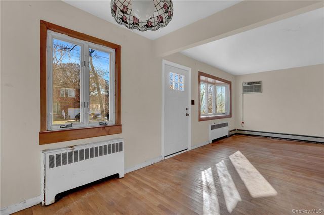 140 Arlington Avenue, Valley Stream, NY 11580