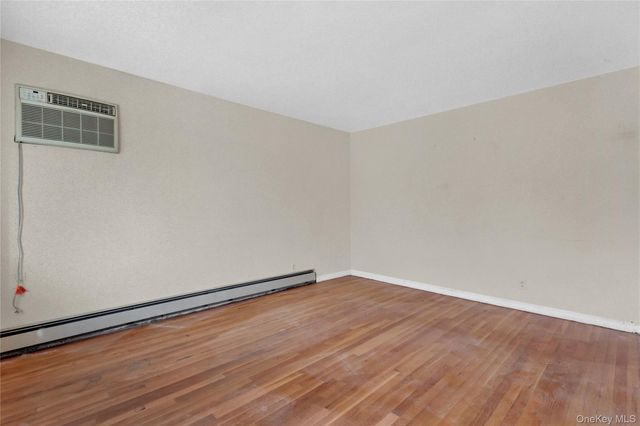 140 Arlington Avenue, Valley Stream, NY 11580