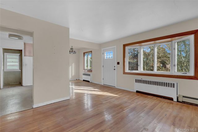 140 Arlington Avenue, Valley Stream, NY 11580