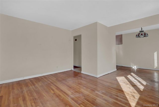 140 Arlington Avenue, Valley Stream, NY 11580