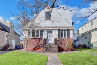 140 Arlington Avenue, Valley Stream, NY 11580