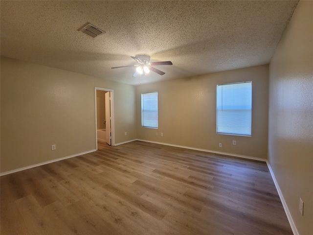 4861 Parkview Hills Lane, Fort Worth, TX 76179