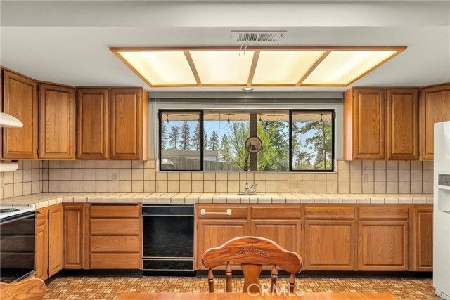 5586 Travis, Paradise, CA 95969