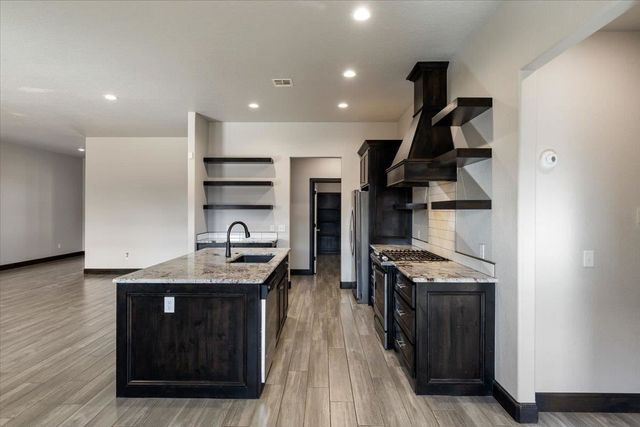 7655 Northgate Dr, Elgin, OK 73538