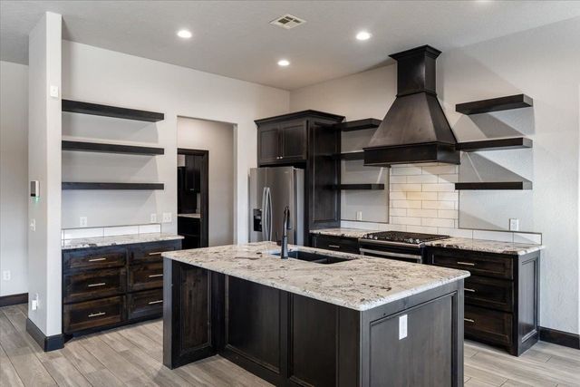 7655 Northgate Dr, Elgin, OK 73538