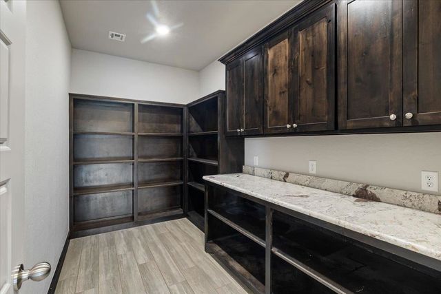 7655 Northgate Dr, Elgin, OK 73538