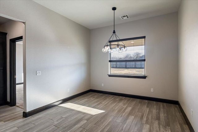 7655 Northgate Dr, Elgin, OK 73538