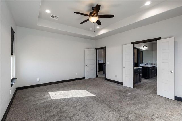 7655 Northgate Dr, Elgin, OK 73538