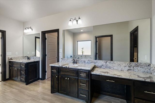 7655 Northgate Dr, Elgin, OK 73538