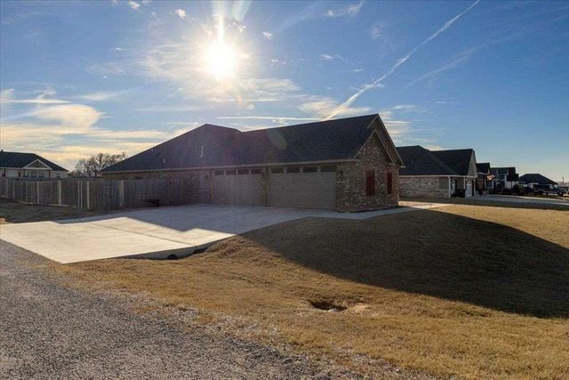 7655 Northgate Dr, Elgin, OK 73538