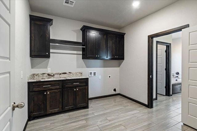 7655 Northgate Dr, Elgin, OK 73538