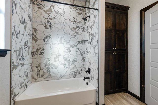 7655 Northgate Dr, Elgin, OK 73538