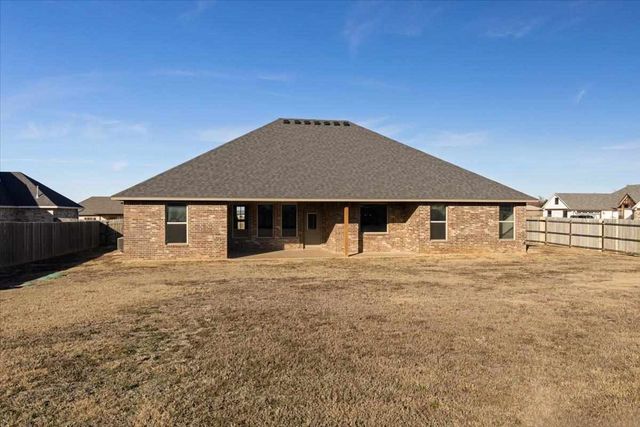 7655 Northgate Dr, Elgin, OK 73538