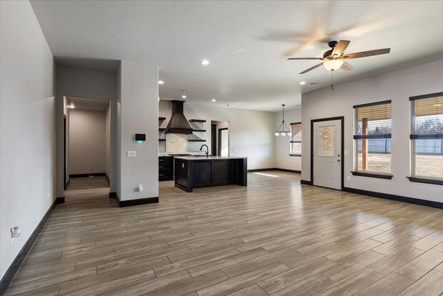 7655 Northgate Dr, Elgin, OK 73538