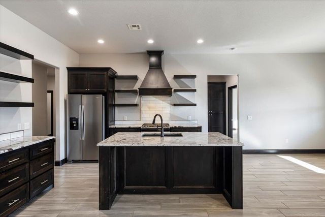 7655 Northgate Dr, Elgin, OK 73538