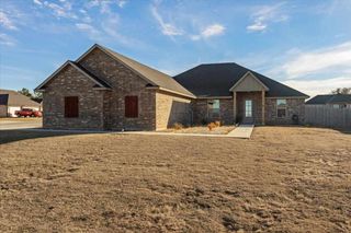 7655 Northgate Dr, Elgin, OK 73538