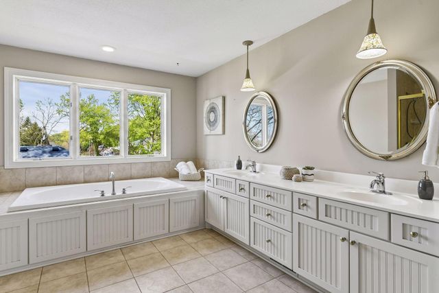 4660 Island View Drive, Mound, MN 55364