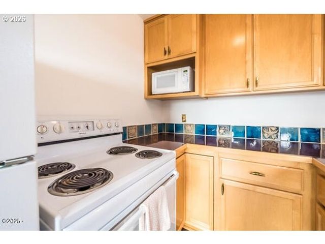 1740 Ne 16TH St, Lincoln City, OR 97367