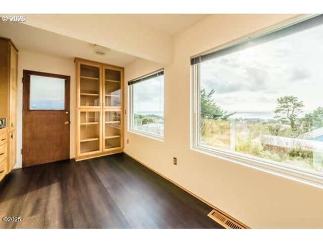 1740 Ne 16TH St, Lincoln City, OR 97367