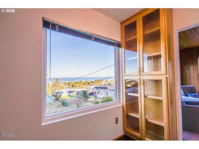 1740 Ne 16TH St, Lincoln City, OR 97367