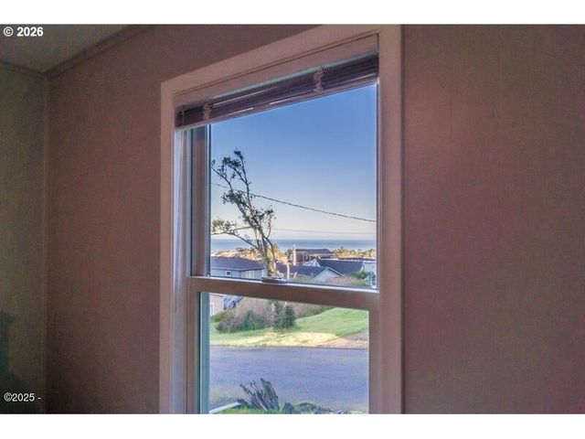 1740 Ne 16TH St, Lincoln City, OR 97367