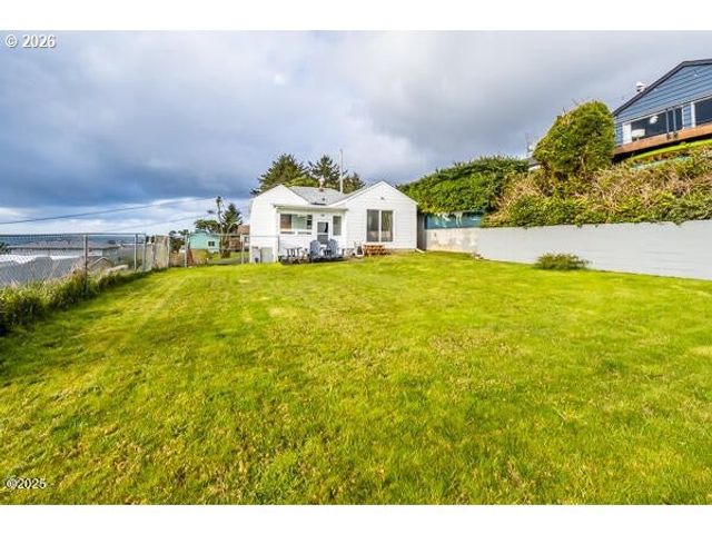 1740 Ne 16TH St, Lincoln City, OR 97367