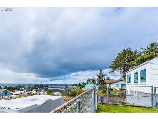 1740 Ne 16TH St, Lincoln City, OR 97367