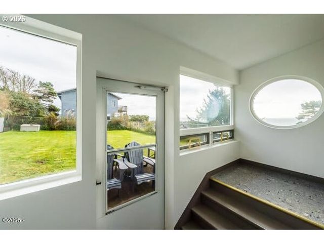 1740 Ne 16TH St, Lincoln City, OR 97367