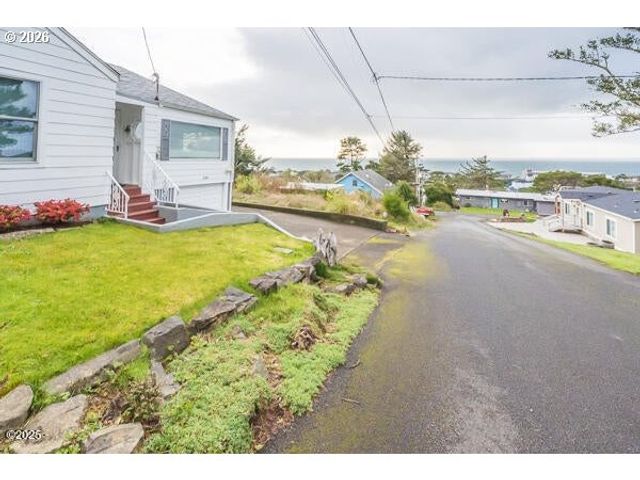 1740 Ne 16TH St, Lincoln City, OR 97367