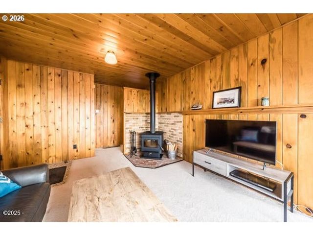 1740 Ne 16TH St, Lincoln City, OR 97367