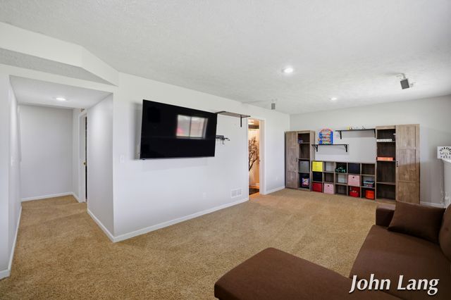 6619 Madison Avenue Se, Gaines Twp, MI 49548